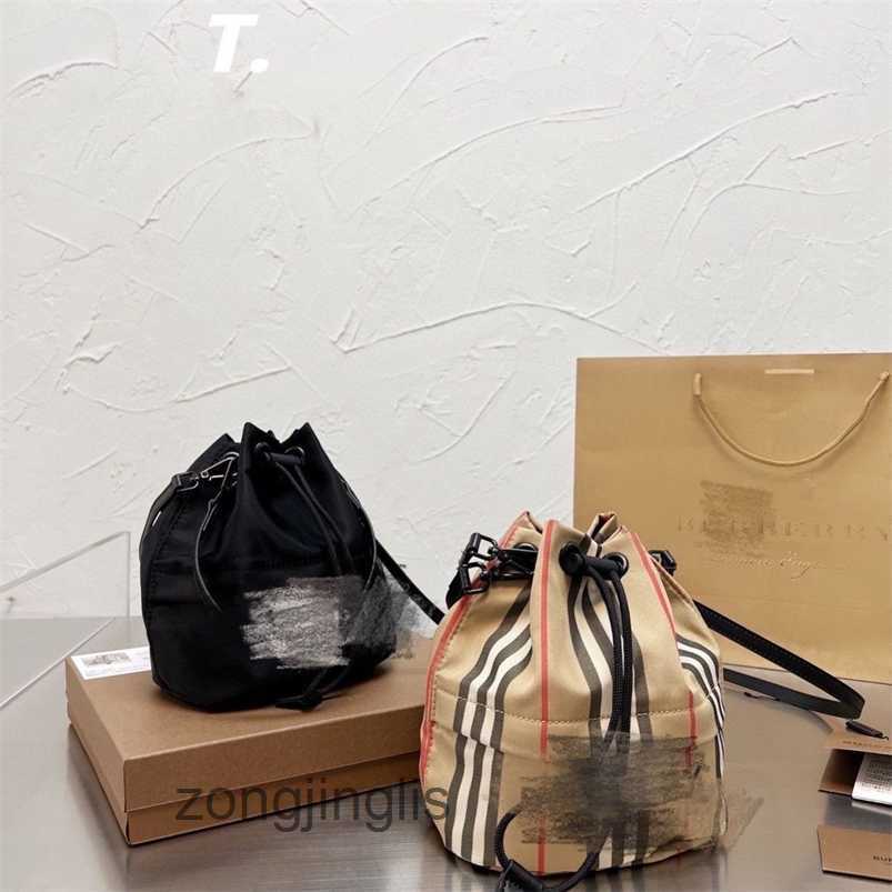 

new Handbags New Women Tote The Designer Burbreryes bur bucket bag has a light weight and can be carried casually in all seasons. It can be ca TTUH, Black