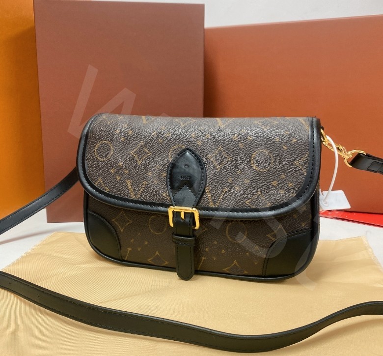 

designer bags Shoulder Bag Totes real leather luxury old flower Diane Baguette handbag large-capacity canvas strap embossed Letters colorful 2023 new Floral, Brown 1