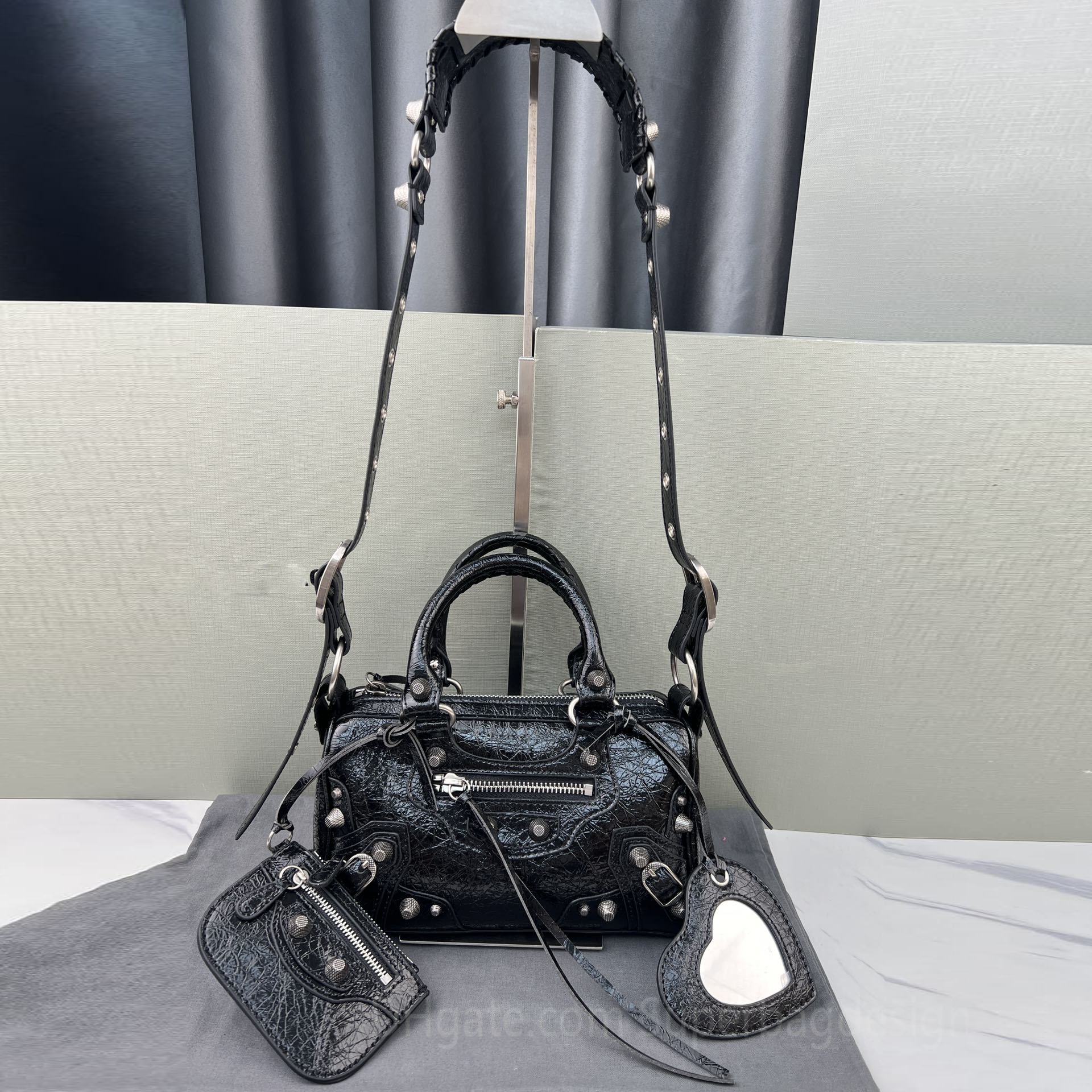 

New Le cagole Boston Motorcycle bag Tote Shoulder crossbody purse Pochette Vintage 80018 full packaging, Black
