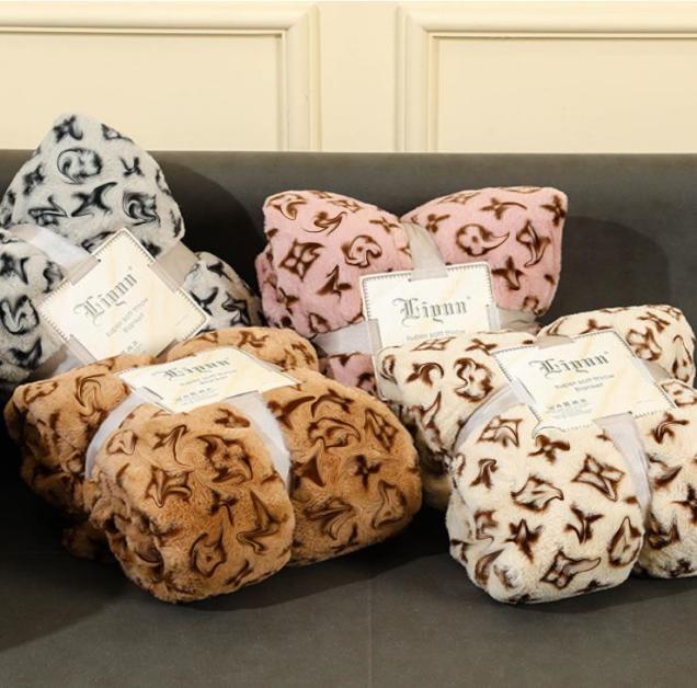 

Designer letters leopard grain blanket imitation rabbit crystal velvet nap blankets double sofa blanket6909334