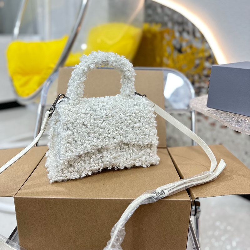 

Autumn Designer 2023 Bags Lamb Wool Hourglass Handbag Women Top Luxury Woolen Classic Vintage Wallet Handle Square Small Shopping HandBags Woolen Size 23cm, 10#