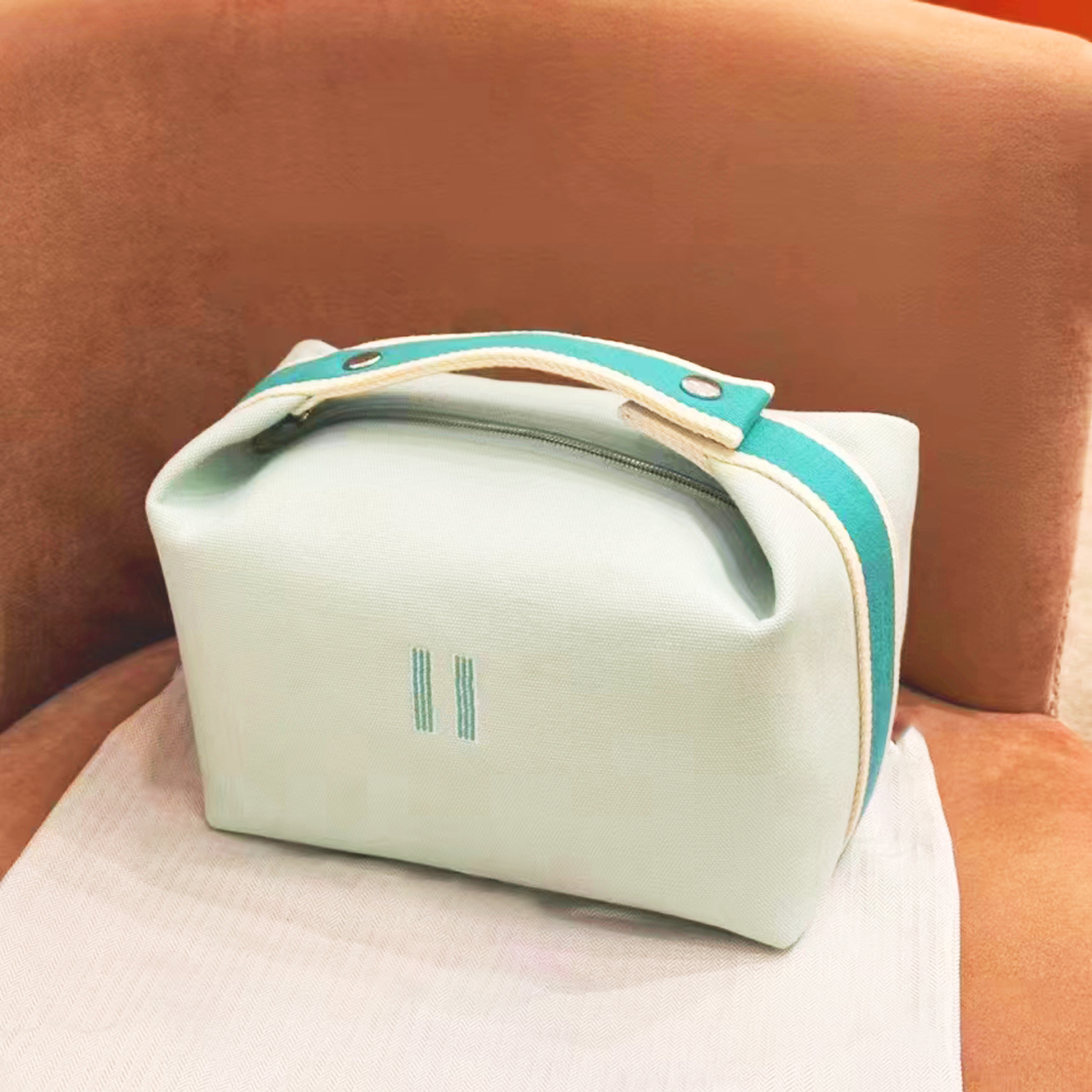 

luxurys Designer cosmetic toiletry wash pouch Clutch Bags fashion Wallets gym Womens mens wholesale top quality storage makeup handbag Cross Body Tote Shoulder Bag, Double color matching-grey