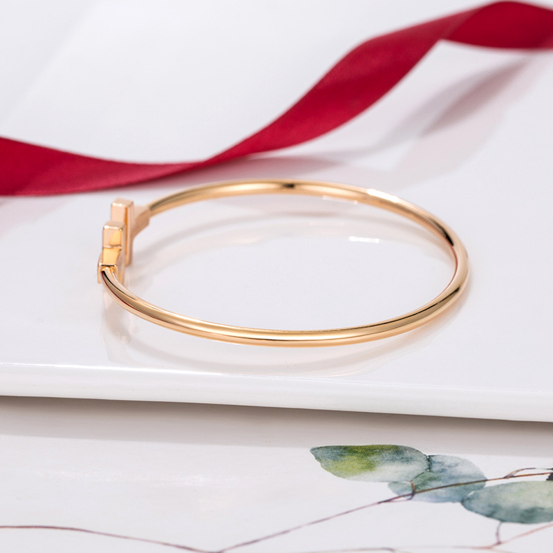 

designer bracelets for woman designer jewelry silver bracelet fashion bracelet high quality bracelet Luxury jewelry colorfast hypoallergenic birthday gift