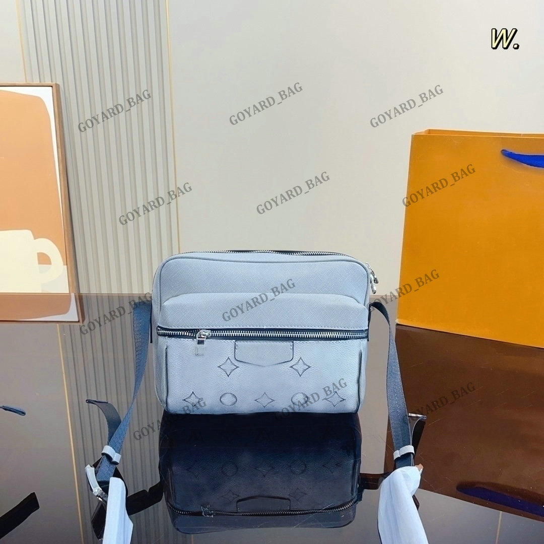 

Classic Mens Outdoor Messenger Bags Taigarama Leather Designer Bags Monograms Eclipse Taiga Shoulder Bag Functional Stylish Carry Bag Luxurys Purse