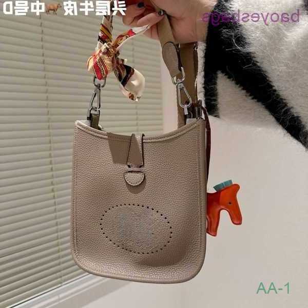 

Designer Bag 2023 High Evelynbag Layer Bags End Top Totes Cow Bucket Women's with Lychee Pattern h Hollow Out Single Shoulder Cross Qaov 1 With Logo CKO8