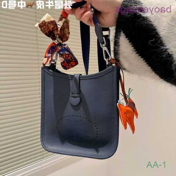 

Designer Bag 2023 High Evelynbag Layer Bags End Top Totes Cow Bucket Women's with Lychee Pattern h Hollow Out Single Shoulder Cross Qaov With Logo SSBK