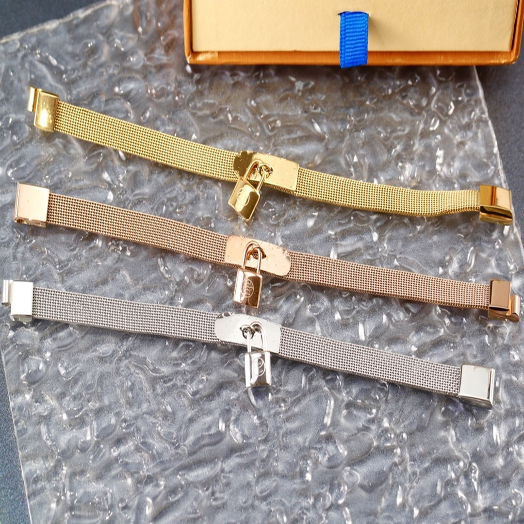Nouveau Bracelet De Mode Designer Ensemble De Bijoux Pendentif Bracelets Or Argent Mère De La Chaîne En Alliage Femmes