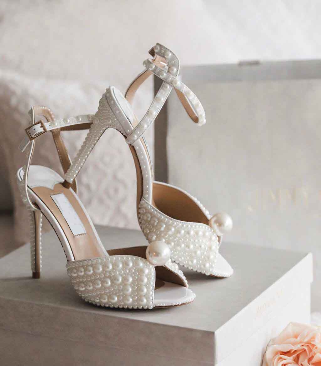 Marques de luxe d'été Chaussures habillées Sacora Perles blanches Escarpins en cuir Lady Talon aiguille Bride à la cheville Mariage de mariée EU3