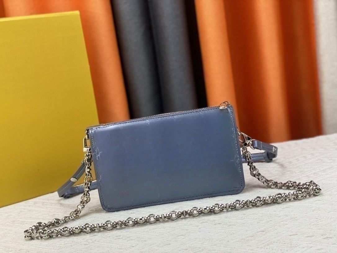 

2023 fashion show top designer bags original single shoulder bag with new materials to build with high quality leather with metallic shiny color, Customize