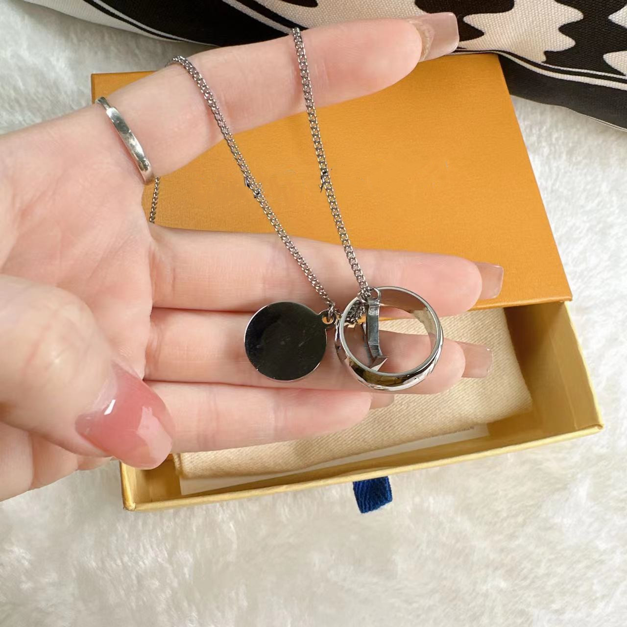 Ring Pendant Necklace Designer Jewelry Set name Pendant Necklaces Silver For woman man-image-841810118