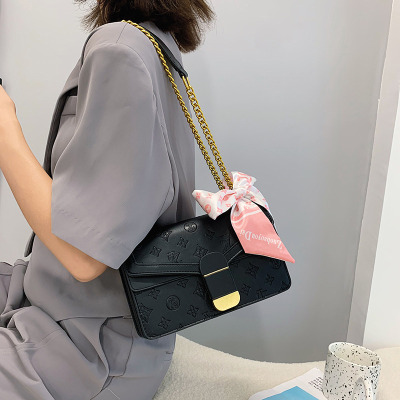 

Cross Body Pearl Chain Handbag Small Square Bag Autumn Embossed One-Shoulder Messenger Female Bags, Black