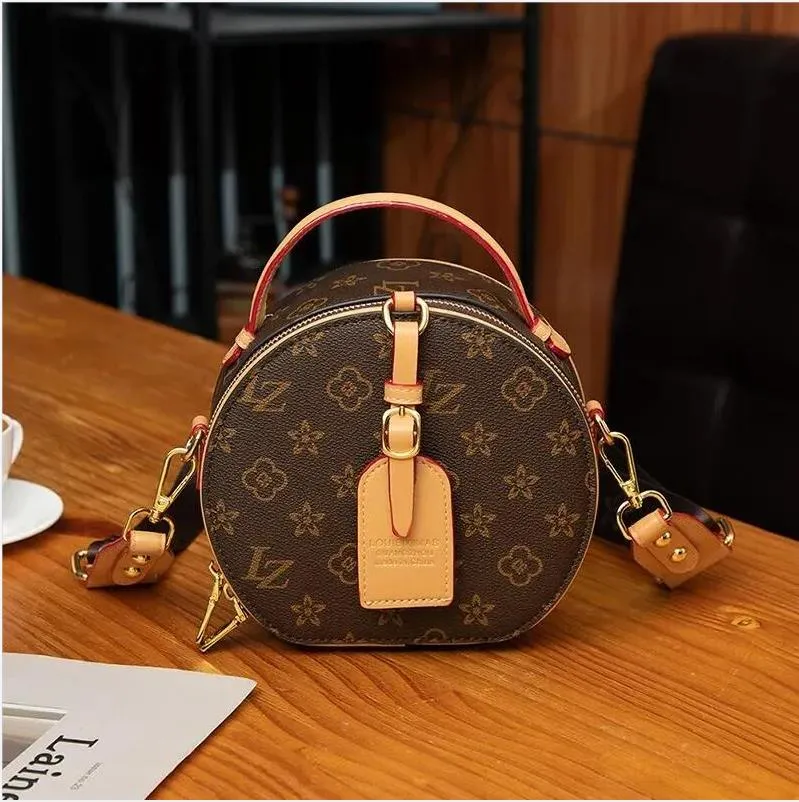 

Fashion Round Bag For Women travel Luxury Handbags Women Bags Designer Chain Purse socialite Fashion Shoulder Bag and Crossbody Bags k8934, White embossed
