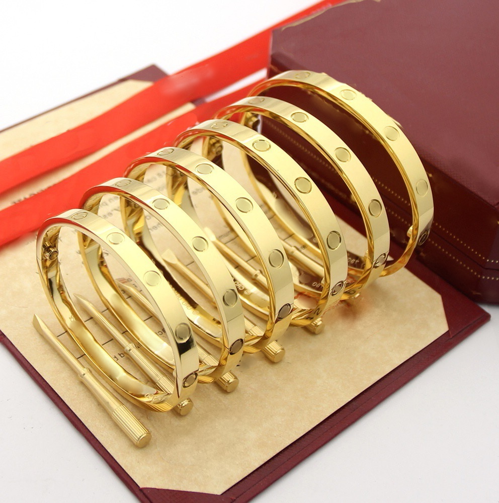 

Love bangl Love bangle Gold plated Au750 T0P 18 K screw is consistent with the official 16-19 size 5A gift for girlfriend couple bracelet 001