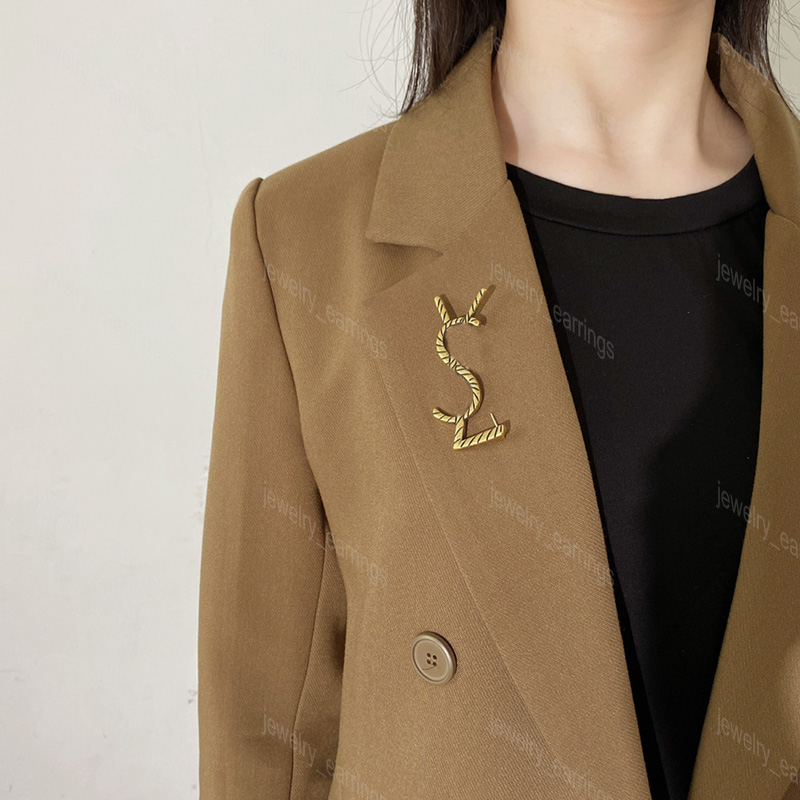 

Fashion Designer Brooch for Women Luxury Broche Gold Jewelry Bamboo Joint Brooches S Ladies Dress Accessory Pins Womens Black Pin Brand Breastpin Leency with Box