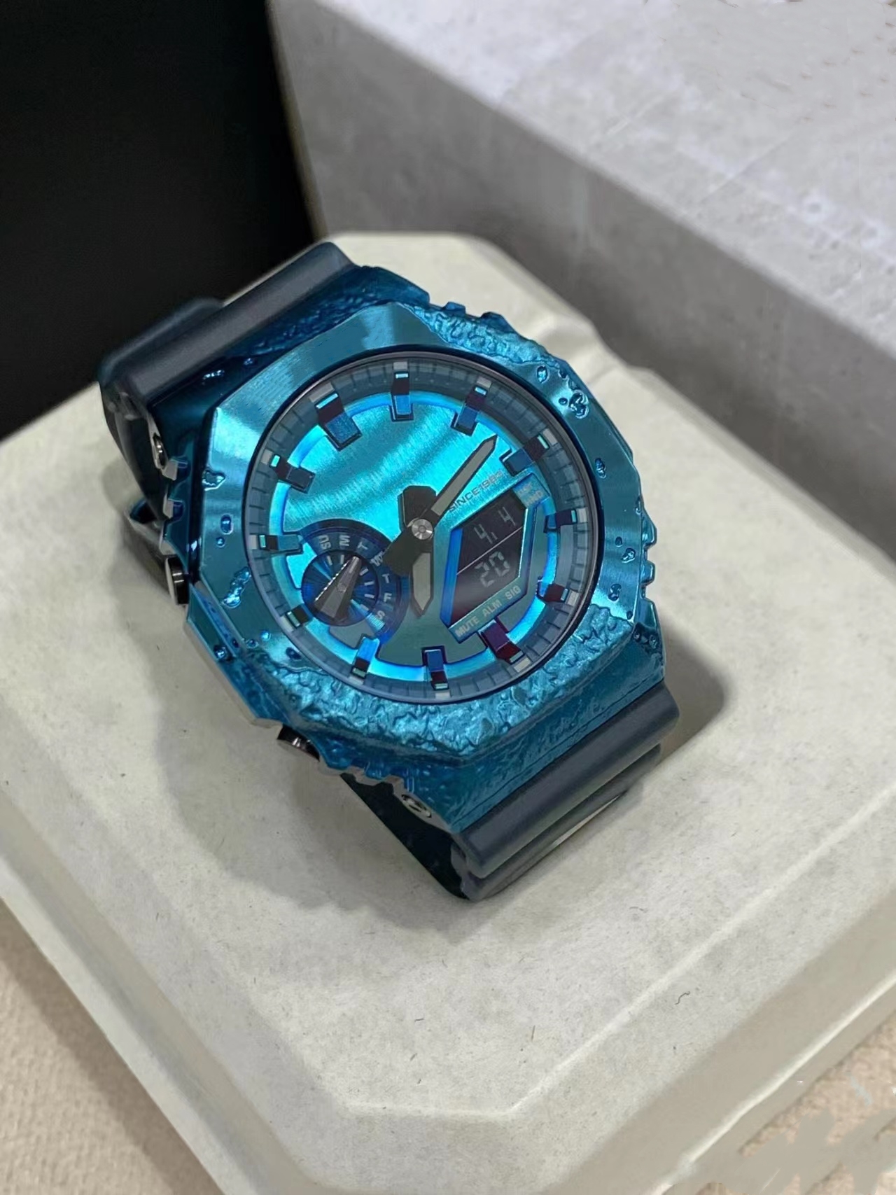 

Sports Digital Quartz Men's Watch Iced Out Watch Full Features Blue Alloy LED Dial Full Function World Time All hands can be operated Oak series