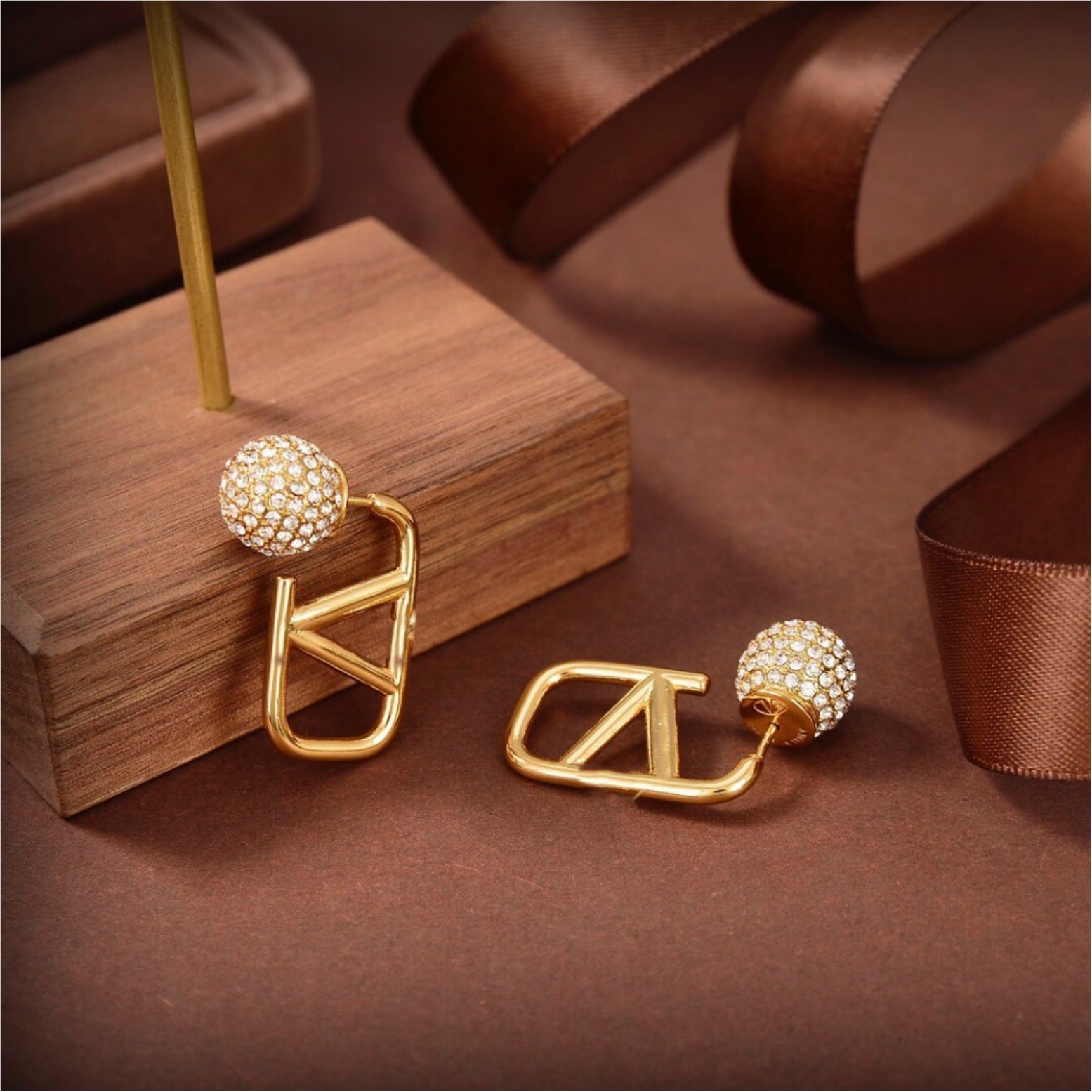 

Minimalist, niche women's earrings, designer earrings, jewelry, luxury, fashion, atmosphere, earrings, high-quality jewelry gift box