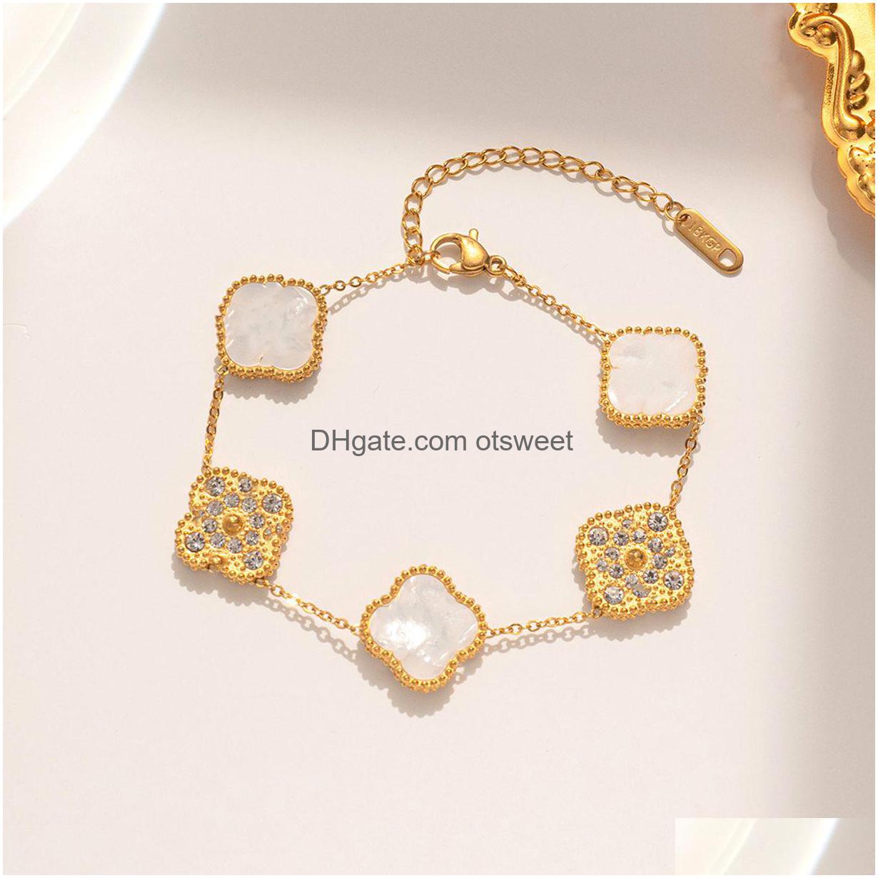

Charm Bracelets Designer Bracelet Mens Jewelry Woman Luxury Elegant Gold Fashion Womens Clover Wed Uc