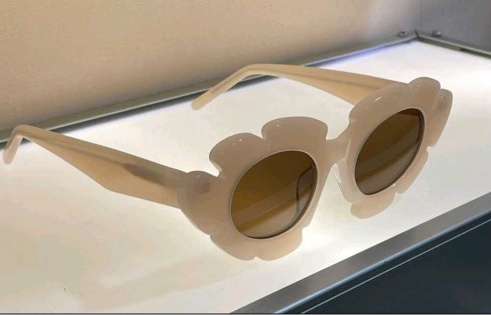

23ss Sunglasses Flower Nude/Dark Grey Lens Cateye Shape Women Fashion brand Summer Sunnies Oversize womens Sunglasses