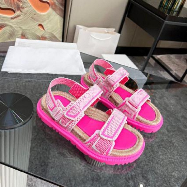 

2023 Platform Sandals Summer Women Designer Sandels Front Strap Real Leather Metal Logo Slingback Mules Dad Sandals Beach Shoes 35-43
