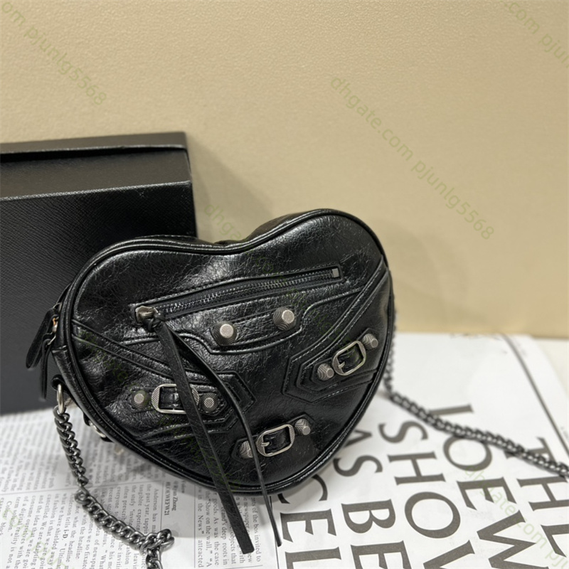 

LE CAGOLE HEART Mini Handbag rivet Shoulders bag Women's fashion Chain shoulder Cross body bags Solid color evening Bags Cosmetic Bags totes, White