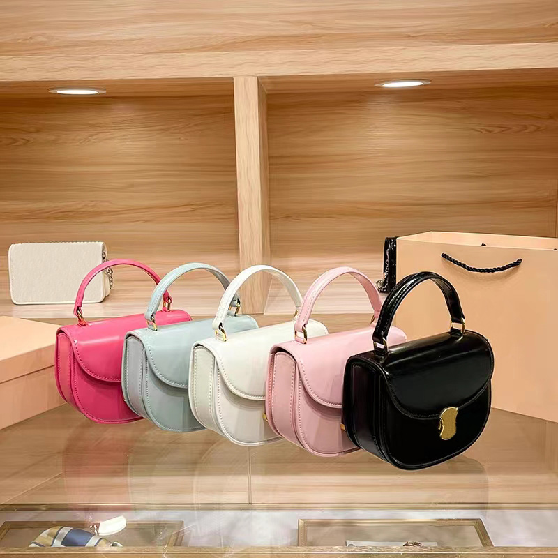 

Women Solid Elegant Clutch bag Shoulder Tote Luxurys Bags Handbags Lady Cattlehide Comsmetic Cases Female Designers Mini size Wallet Purse, White