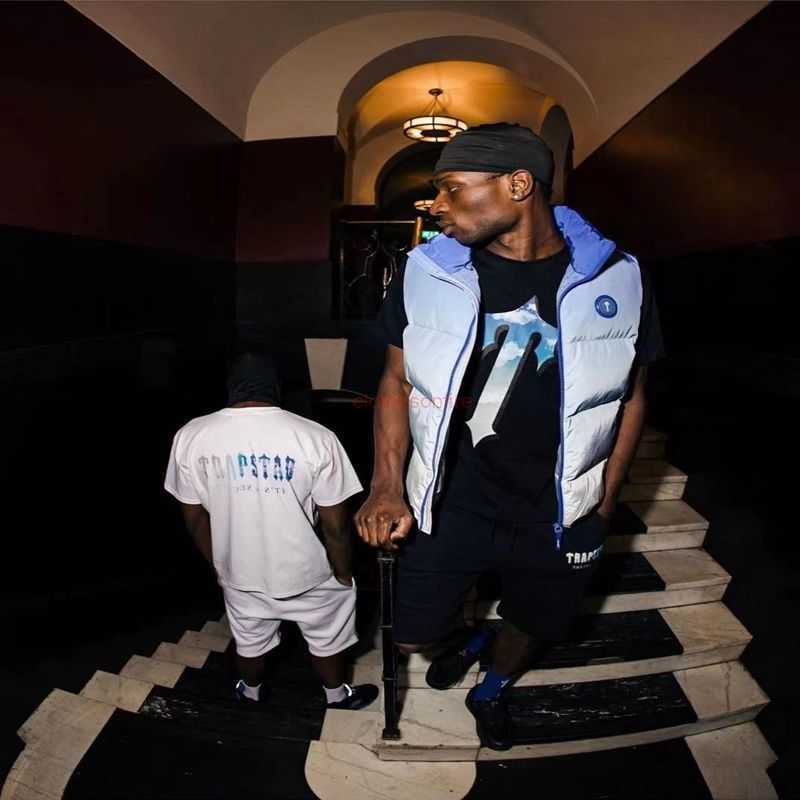 

Designer Fashion Clothing Tees Tsihrts Shirts Summer Trendy Trapstar White Cloud Big t Letter High Definition Printed Short Sleeve Loose Relaxed Round Neck Mens Tsh