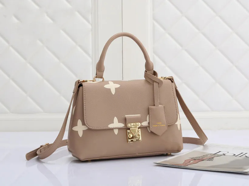 

Designer Handbags Shoulder Bags Flap Bb Women Bag Leather Monograms Lady Tote Purses Luxury Messenger Crossbody Handbag Ladies Purse Embossed Letters Lock, Black