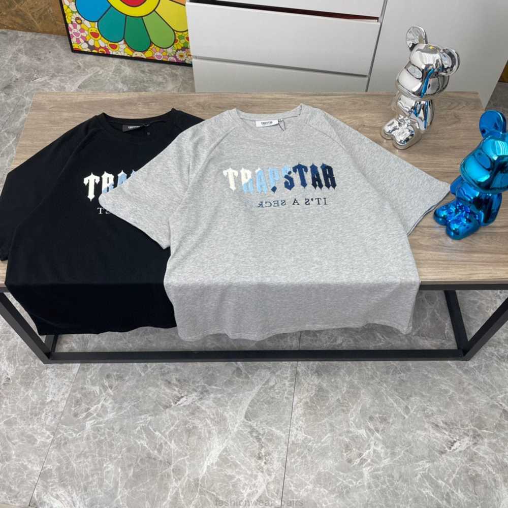 

Designer Fashion Clothing Tees Tsihrts Shirts American Trendy Brand Trapstar Blue White Gradient Towel Embroidered Short Sleeved Shorts Loose Cotton Set for Men Wo, T09 # grey short sleeve