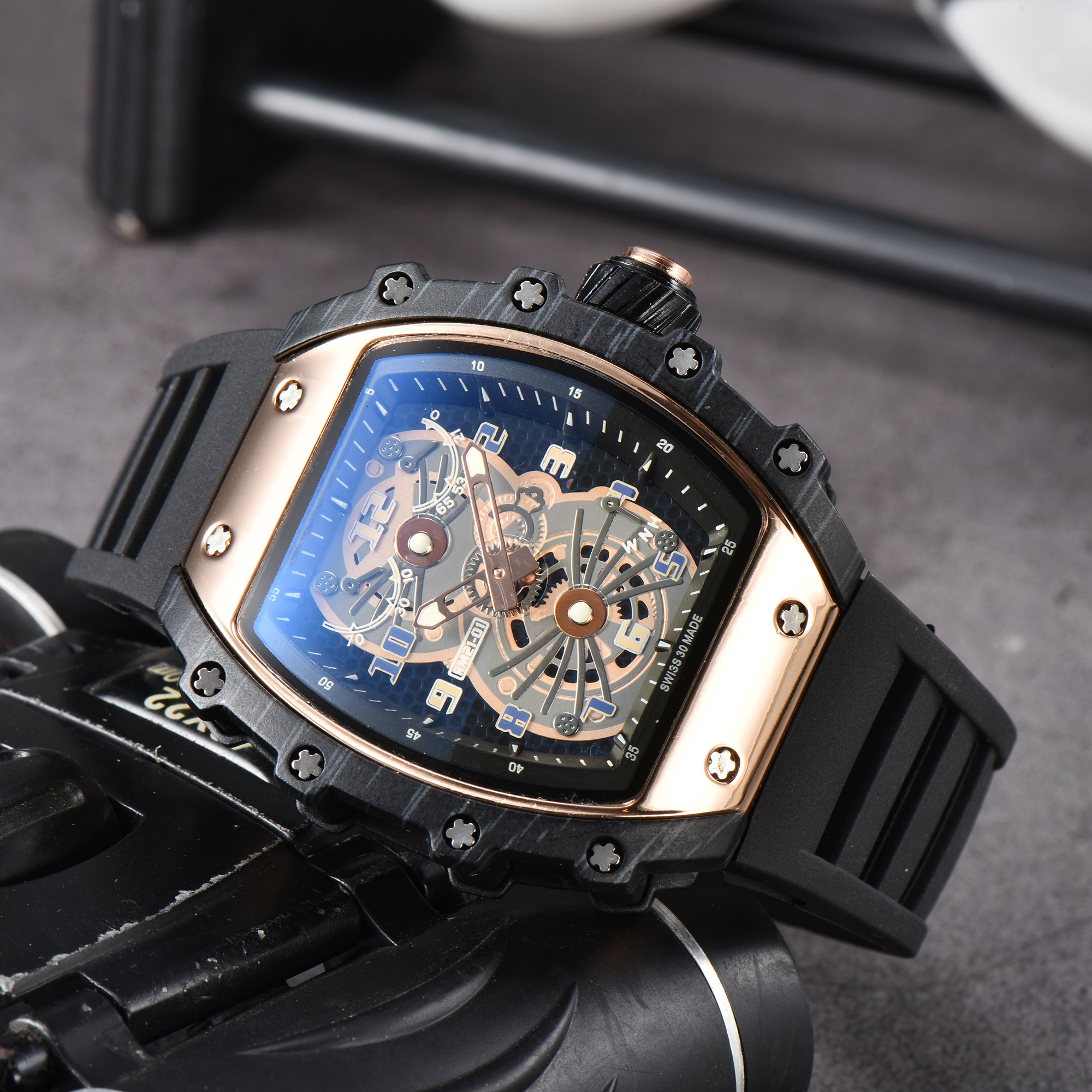 

Men watch automatic Quartz Movement Brand Watches Rubber Strap Business Sports Transparent Watchs Imported crystal mirror battery watchss