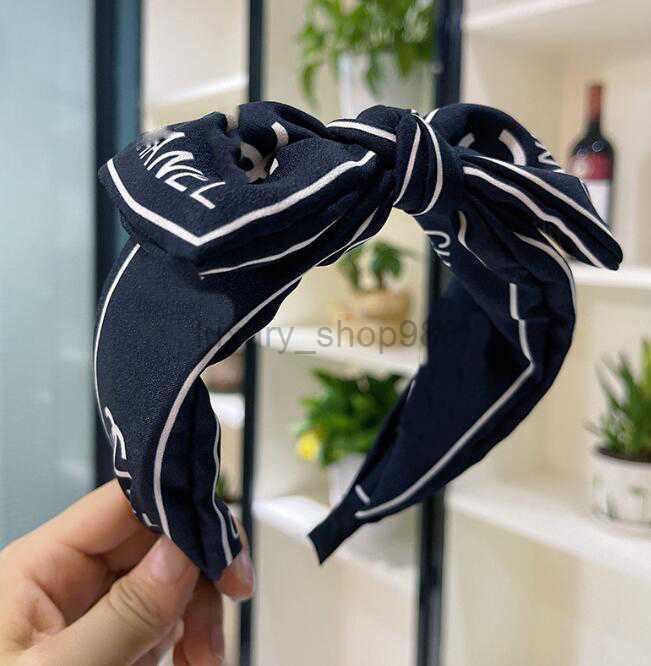 

Fashion Headband Cloth Wide Edge Brand Designer Cross Knotted HairHoop Headbands or Women Outdoor Sports Headwear Hair Clip Accessories