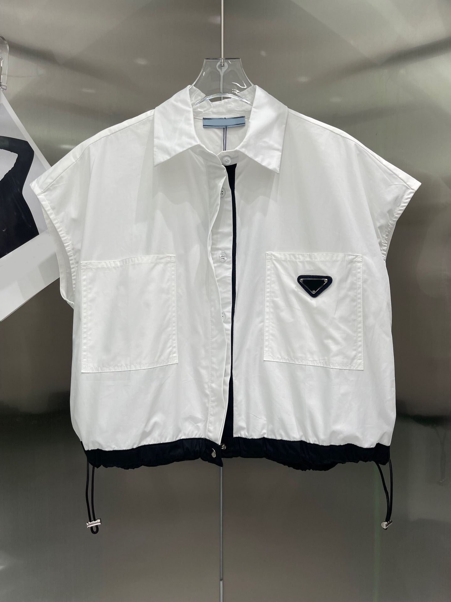 

Women's Jackets Button Down Turndown Collar Sleeveless Loose Shirts Jacket Casual Oversized Outwear Jackets With Pockets, White