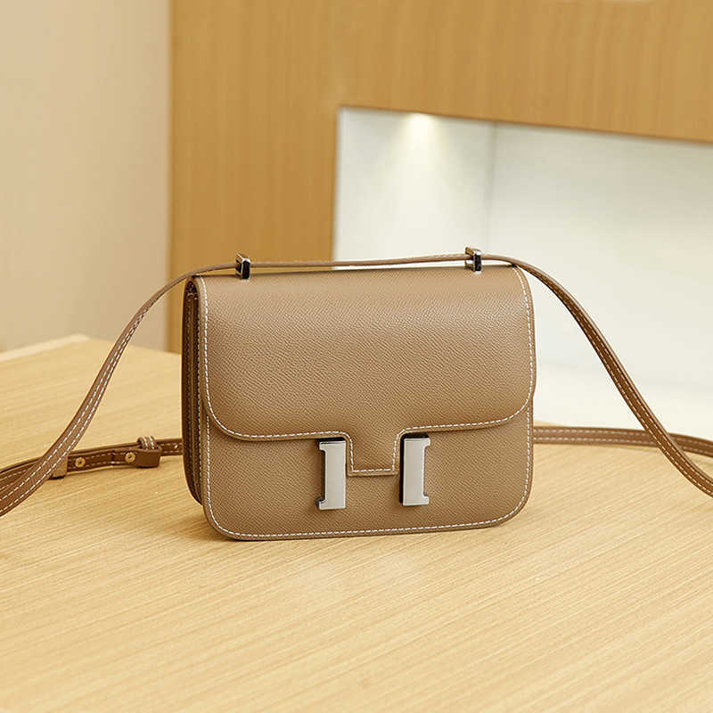 

Designer H Home bag 2023 Fashion Women's Bag Kangkang One Shoulder Crossbody Box Tofu New Small Square Flight Attendant Underarm, Black 19cm silver buckle