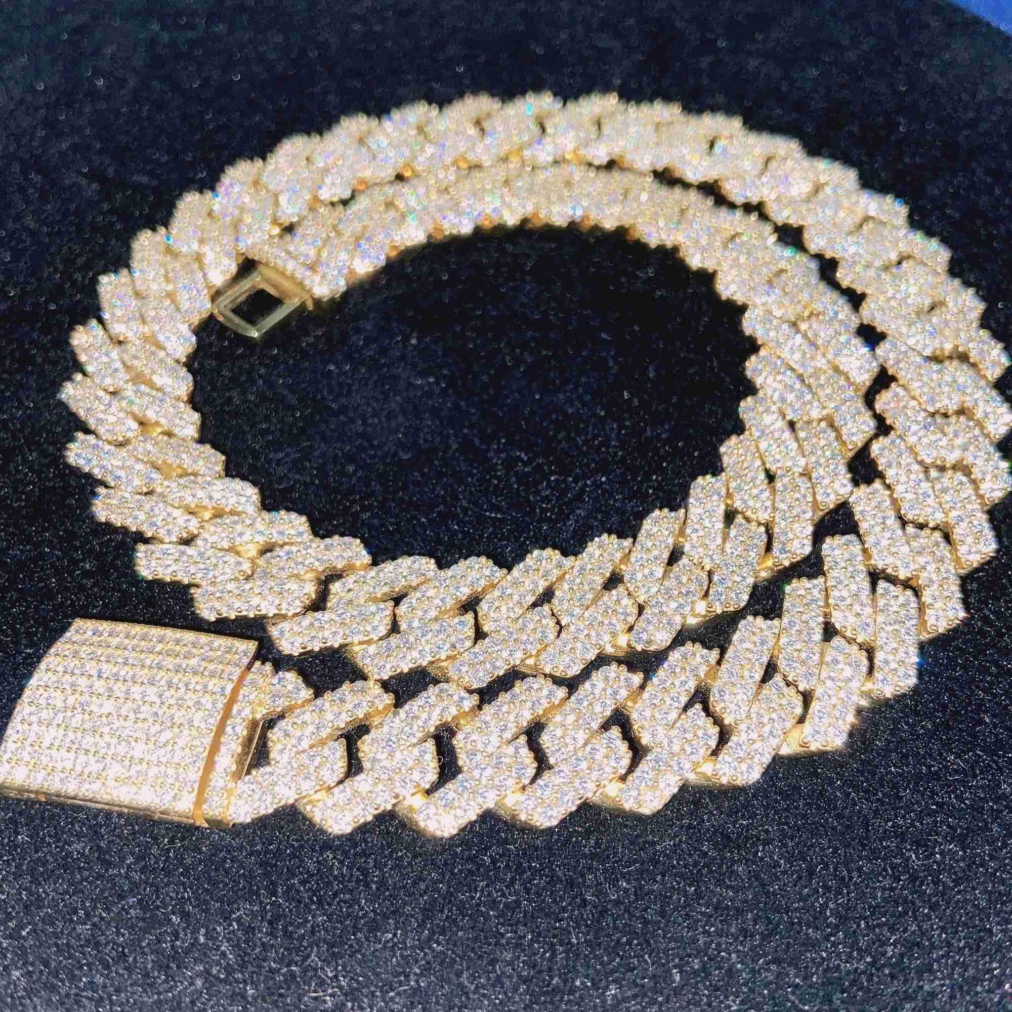 

Prong Vvs 15mm Moissanite Miami Iced Out Hip Hop Cuban Link Chain Necklace
