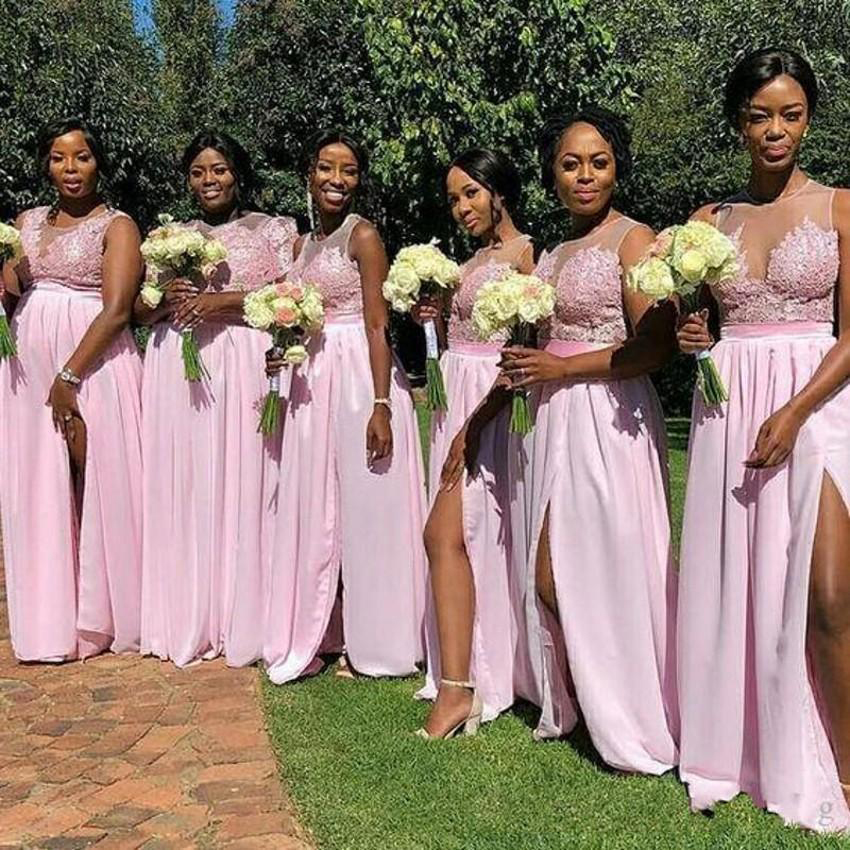 

2023 New Sexy Baby Pink African Bridesmaid Dresses Jewel Neck Illusion Lace Chiffon Side Split Long Wedding Guest Gowns Maid Of Honor Dress