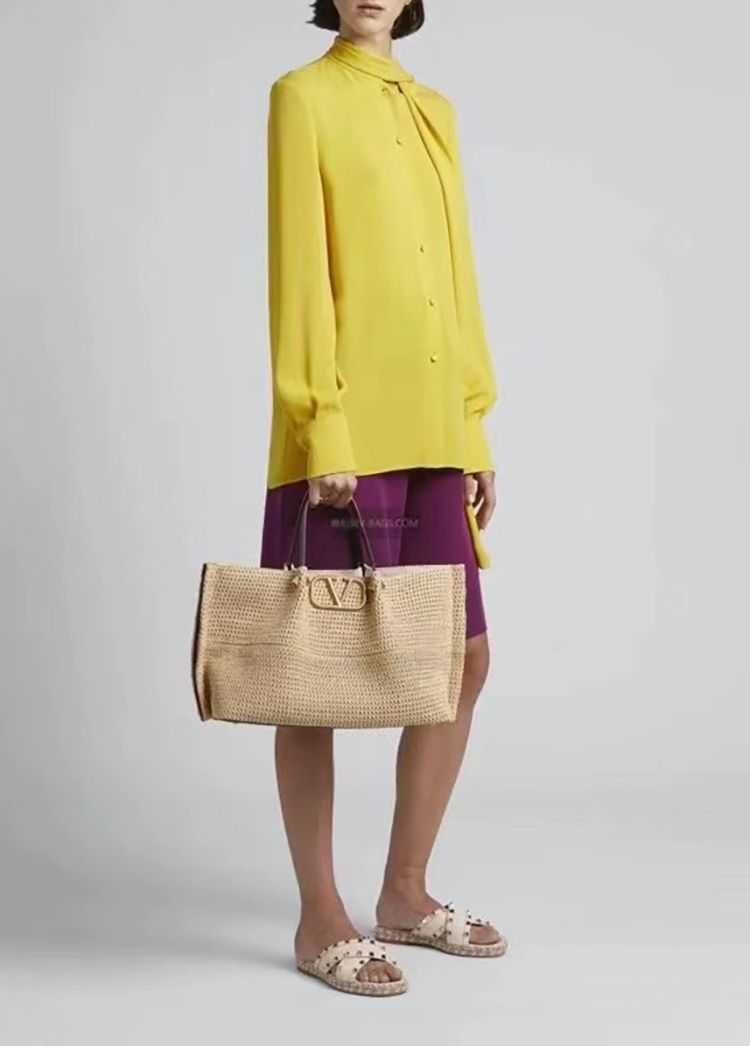 

Bohemian Style Valetino Women Bag OPED Lafite Woven Tote Bag Vacation Lulu Backpack Minimalist Rivet Handbag Large Capacity One Shoulder Women's Purse Wallet, Black small size 25cm in length