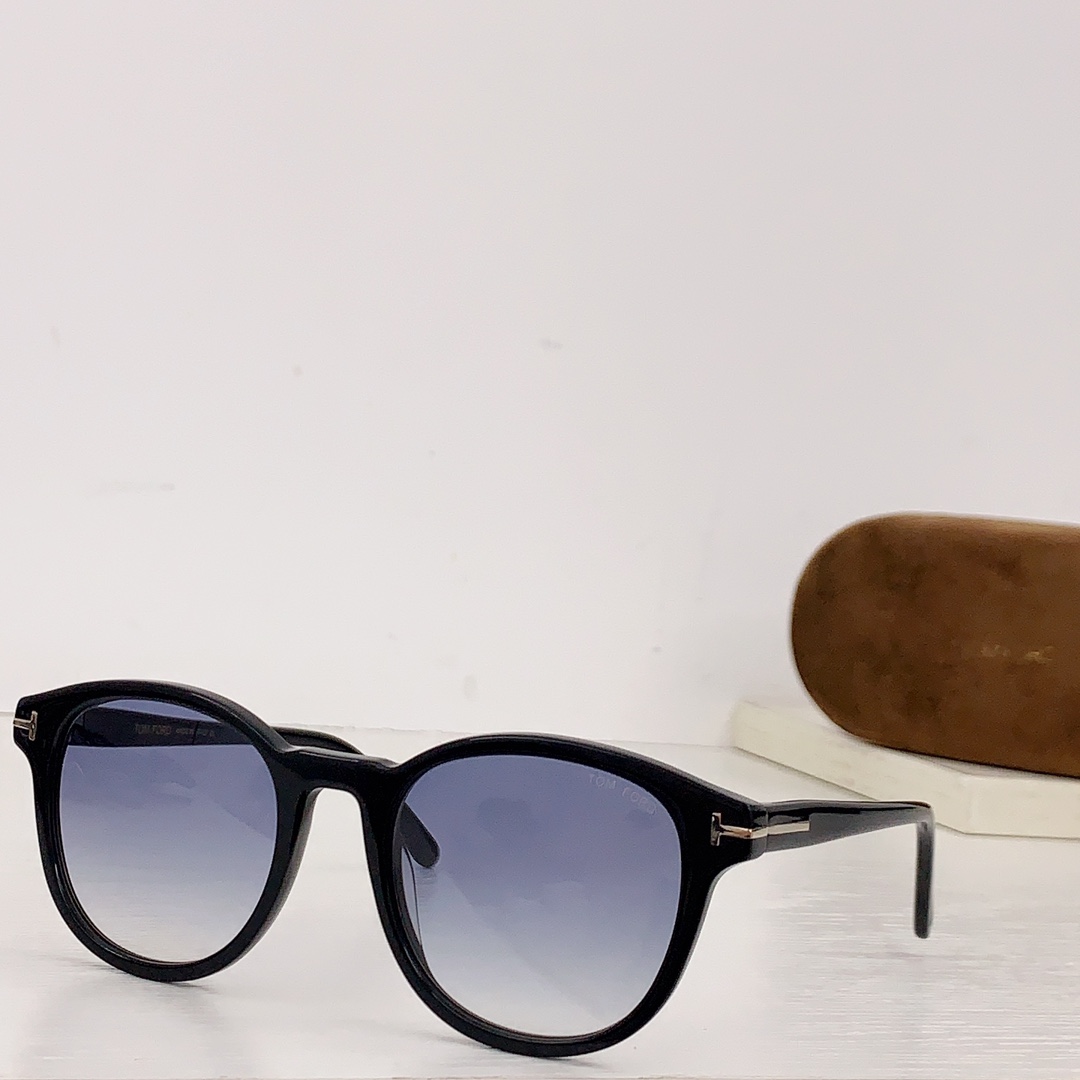 

Counter TOMFORD sunglasses, high-end plate legs, metal frame glasses, street photo, UV resistant sunglasses