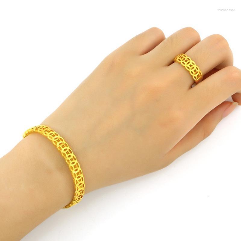 

Bangle Fashion Hollow Out Copper Coin Shape Bracelet Woman Classic Retro Circular Design Trendy Bangles Jewelry AccessoriesBangle Raym22