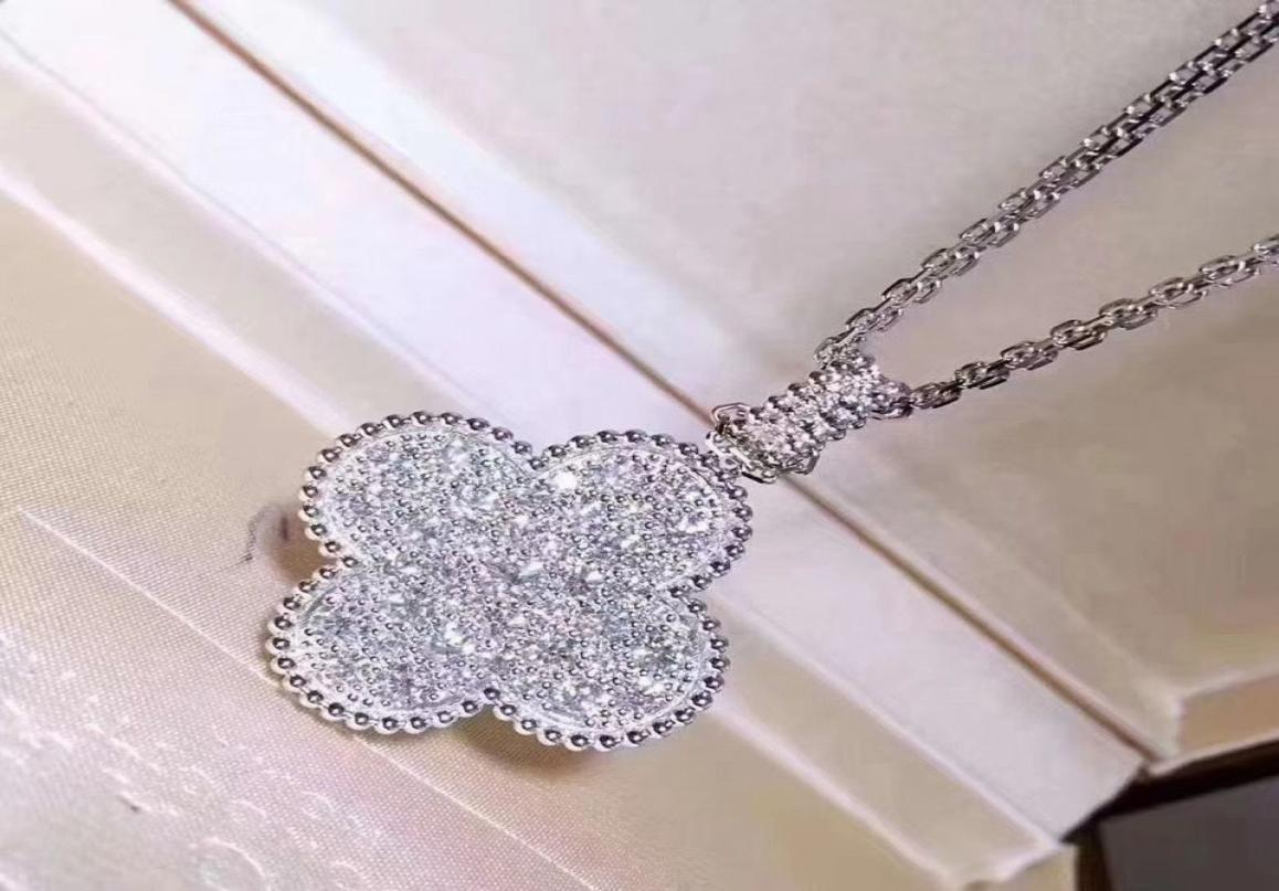 

Fourleaf clover sweater chain women039s S925 microencrusted diamond long necklace flower pendant accessories Luxurys Designer2026331
