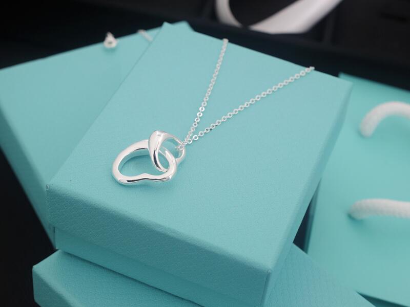 

3A Necklaces Open Heart Pendant In Silver Iconic Collection For Women With Dust Bag Box Fendave 21-40