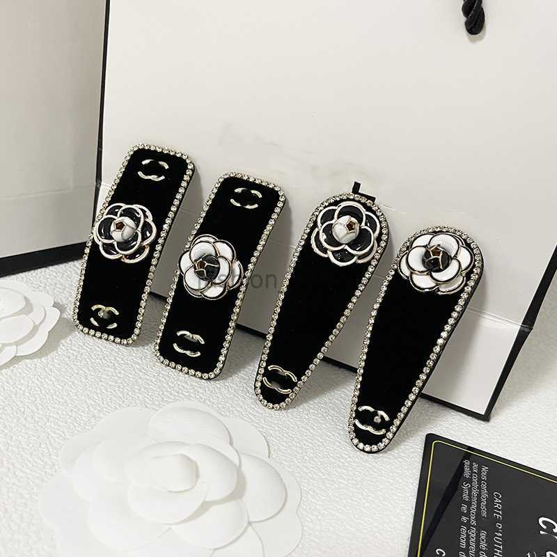 

Popular Brand Designer Hairpin Fashion Girl BB Clip Black And White Flower Hair Clip Bowknot Simple Design Head Accessories Travel Versatile Headwear, Square white