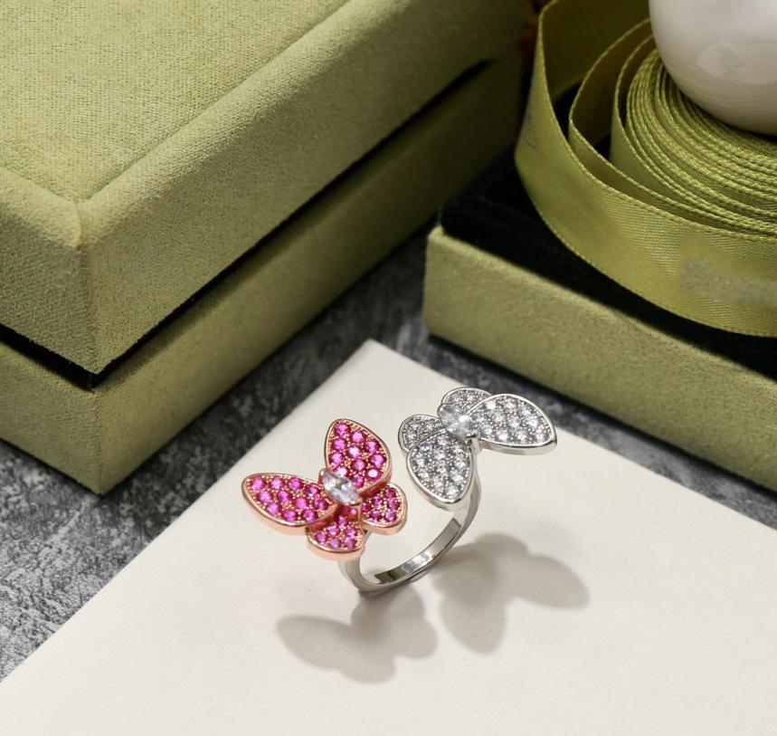

Luxury Designer Ladies Love Butterfly Rings Pendant Screw Van Ring Party Wedding Couple Gift Fashion Jewelry a48235613