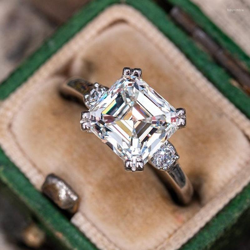 

Wedding Rings 2023 Ring Female Fashion Personality Retro Zircon F1392