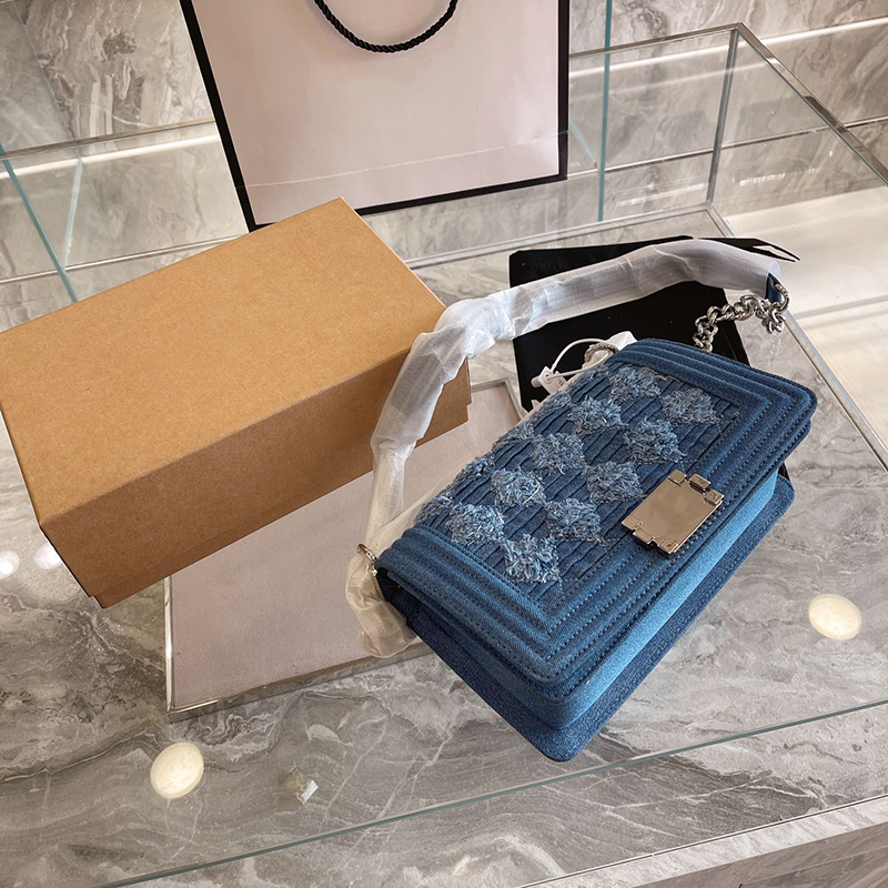 

19bag 2023 Fashion Vintage Bags Luxury Shoulder Bag Distressed Channel CC Woc Shopping Chain Flap Designer Crossbody Chains Women Hasp Belts Size 25cm, Light grey 19x12cm