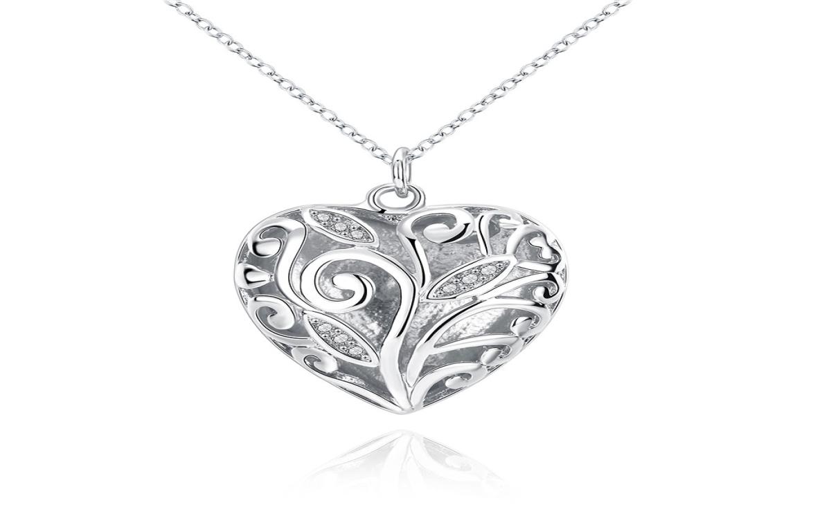

Cubic Zircon Charms Necklace Lovely Heartshaped Pendant Necklace Womens Unique Style 925 Sterling Silver Jewelry Rolo Chain Beaut8392841
