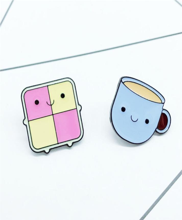 

New cute coffee cup and cheese bread brooch Cute blue tea cup children fun cartoon daily water brooch gift backpack clothing3362672