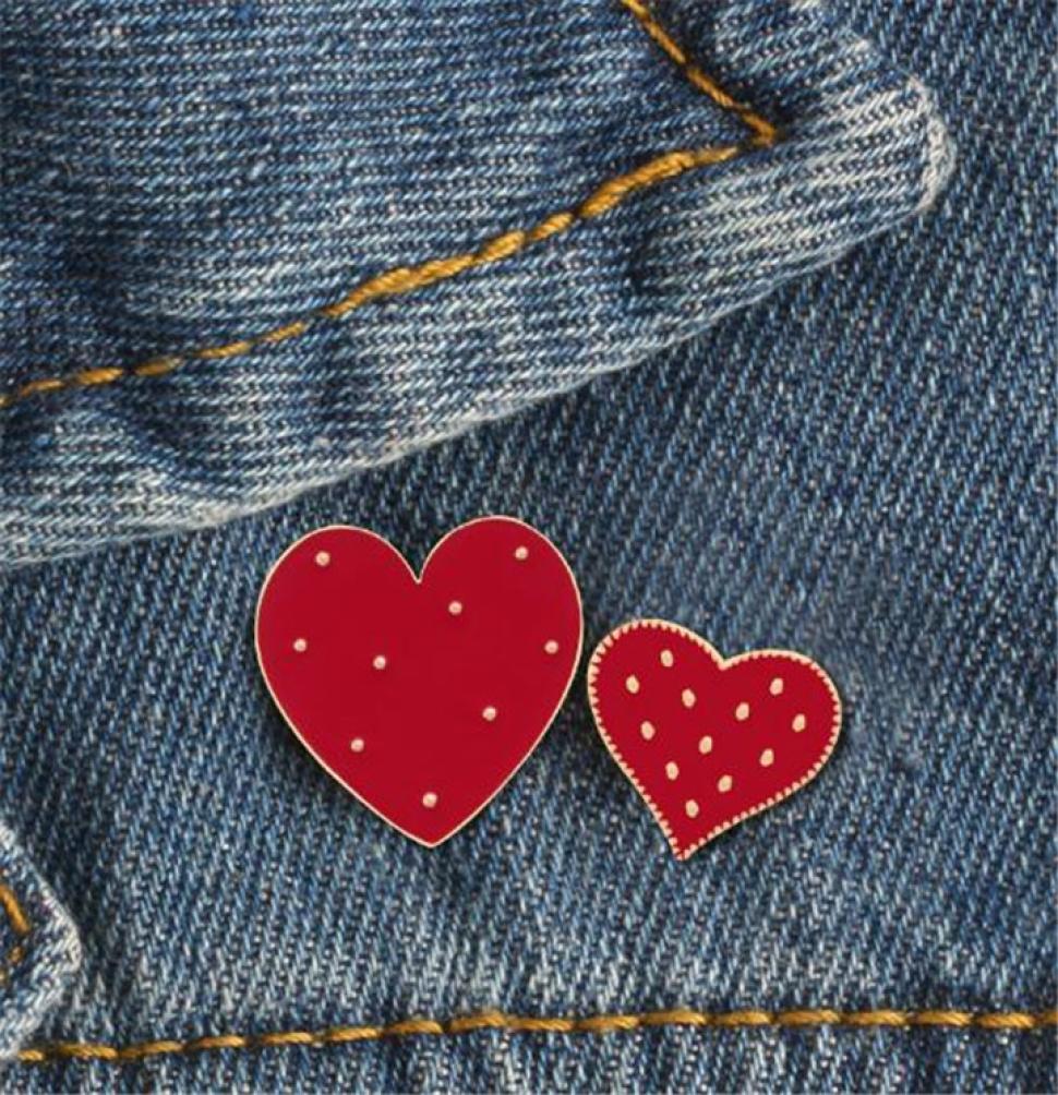 

New 2019 Cartoon Red Big Small Heart Enamel Pins Cute Women Brooch Denim Jackets Lapel Pin Decoration Badge Fashion Jewelry Gift T8852860