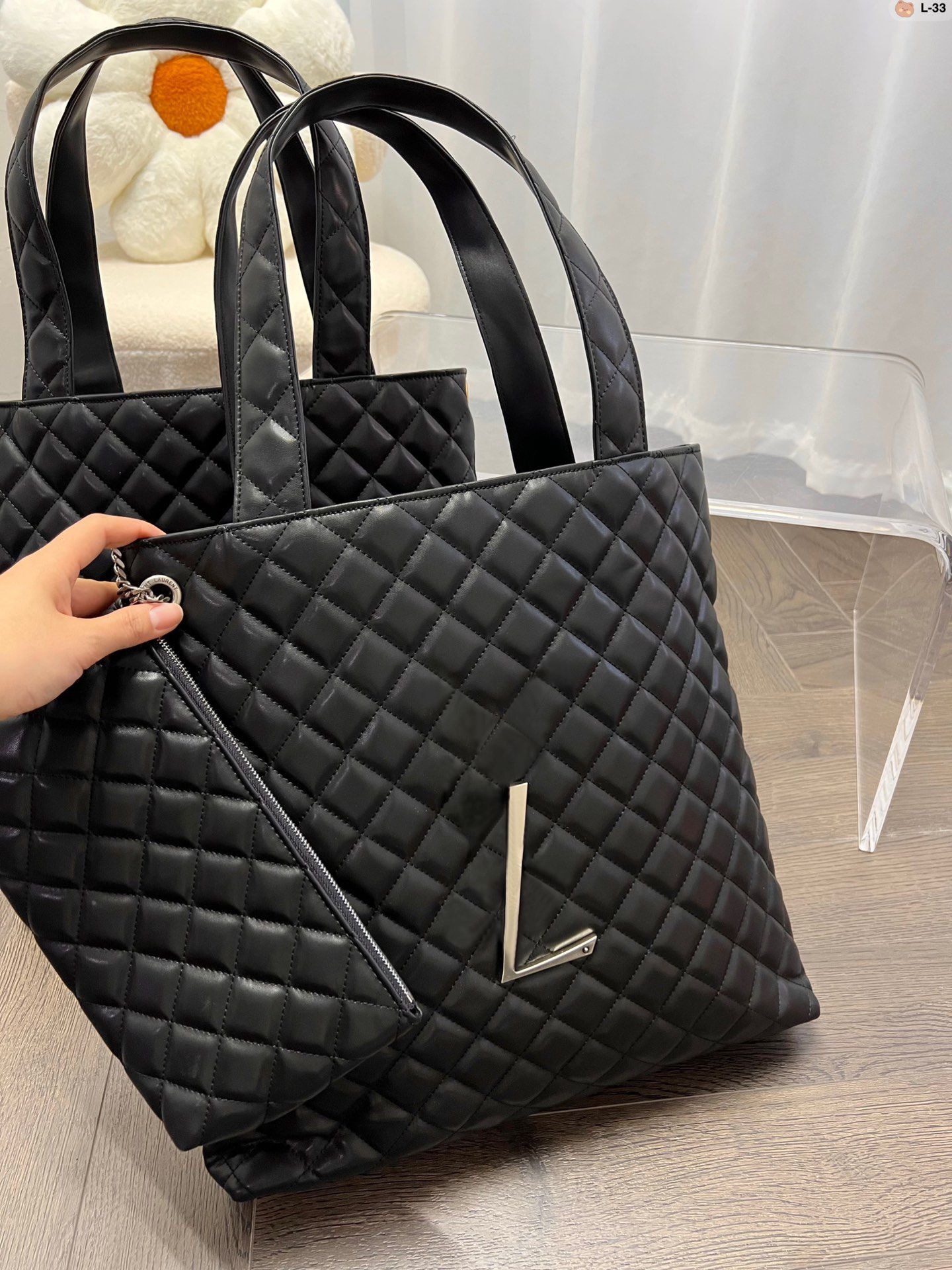 

underarm new bag bag luxurys large capacity tote bag leather motorcycle rhombic one-shoulder fashion handbag Joker portable 2023 women', Black