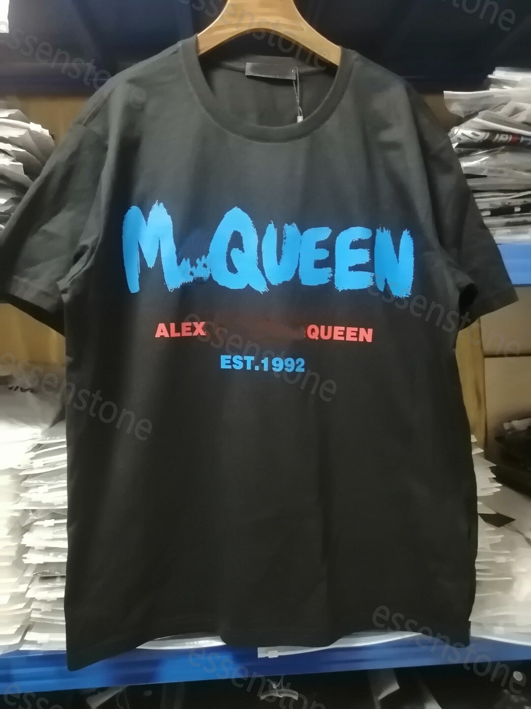 

Wholesale MC t shirt Men's tshirt Embroidered badge Womens designer mc queens tops mcqueens alexanders clothes mcqueen loose shirt short sleeve US size S, The same as real