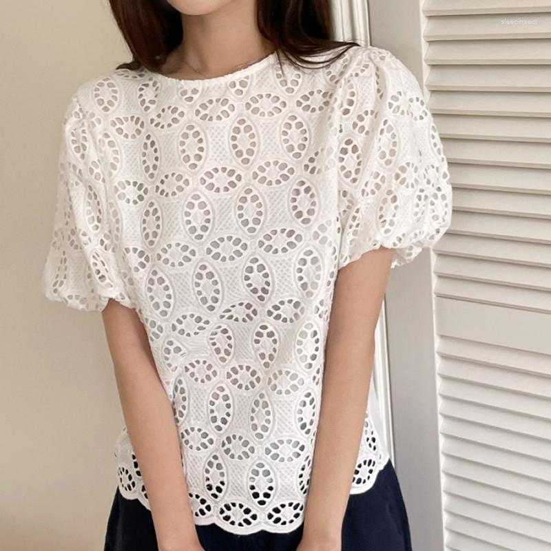 

Women's Blouses Vintage Crochet Hollow Out Blouse Summer Women Tops Puff Sleeve Round Neck Patchwork Female White Lace Shirt