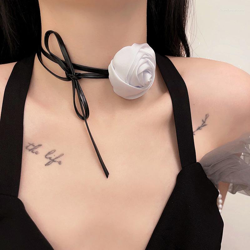 

Pendant Necklaces Women's Exquisite Elegant Korean Style Neck Chain Vintage Charm Chic Rose Romantic Necklace Delicate Jewellery